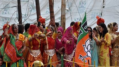 PM Modi in Ghaziabad BJP Road Show CM Yogi UP Lok Sabha Election News in Hindi