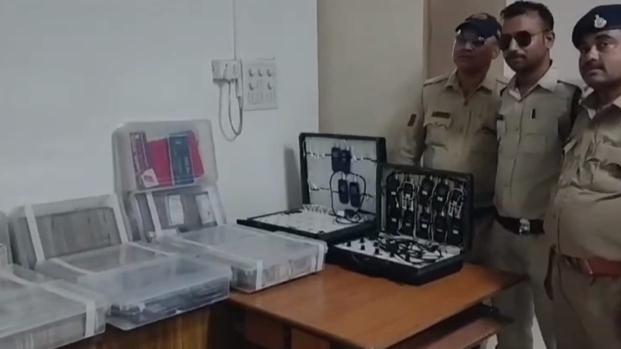 IPL 2024 Police Raid on Ipl Betting Gang in Rewa One Crore Twenty Nine Rupees Recovered