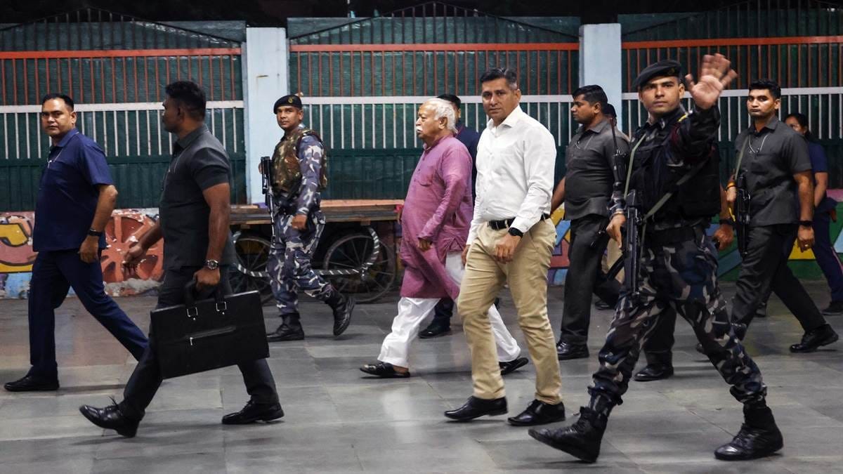 RSS chief Mohan Bhagwat reached Devraha Hans Baba Ashram in mirzapur officials increased security