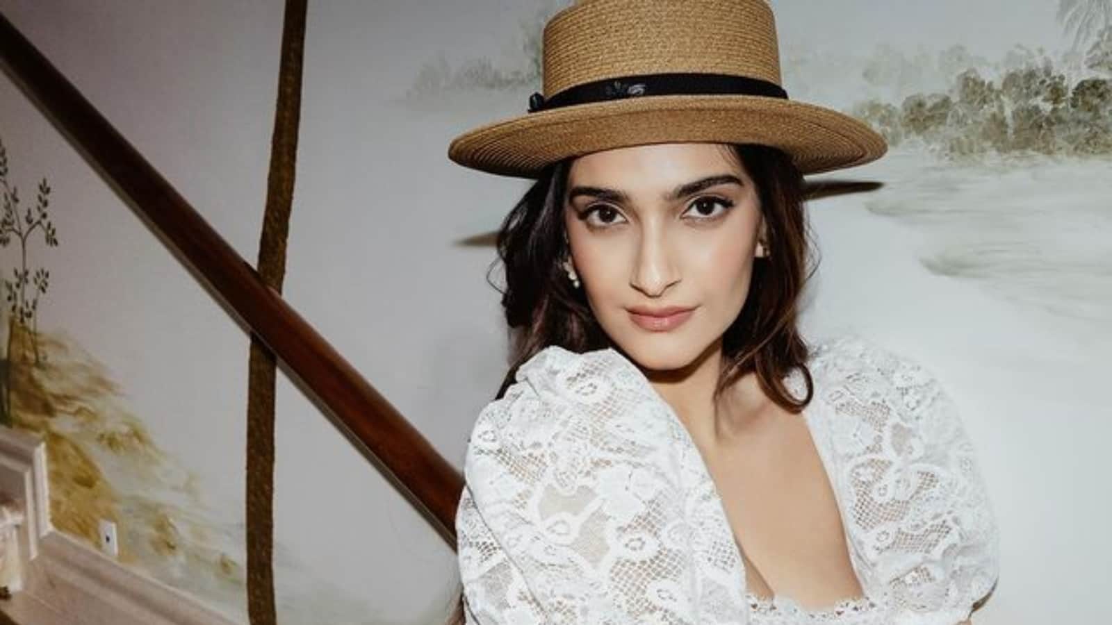 Tiger Shroff Kangana ranaut sonam kapoor alia bhatt janhvi have been trolled for their general knowledge