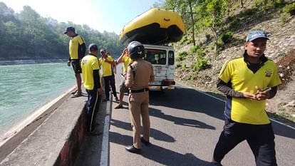 Rishikesh News: Man jumps into Chila Shakti Canal SDRF start search operation