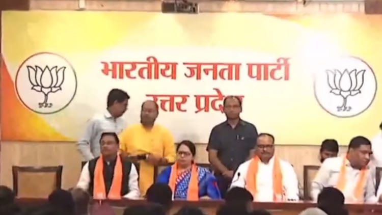 UP : पूर्व सीएम रामनरेश यादव के बेटे व कई पूर्व सांसद व विधायक भाजपा में शामिल, डिप्टी सीएम ने दिलाई सदस्यता