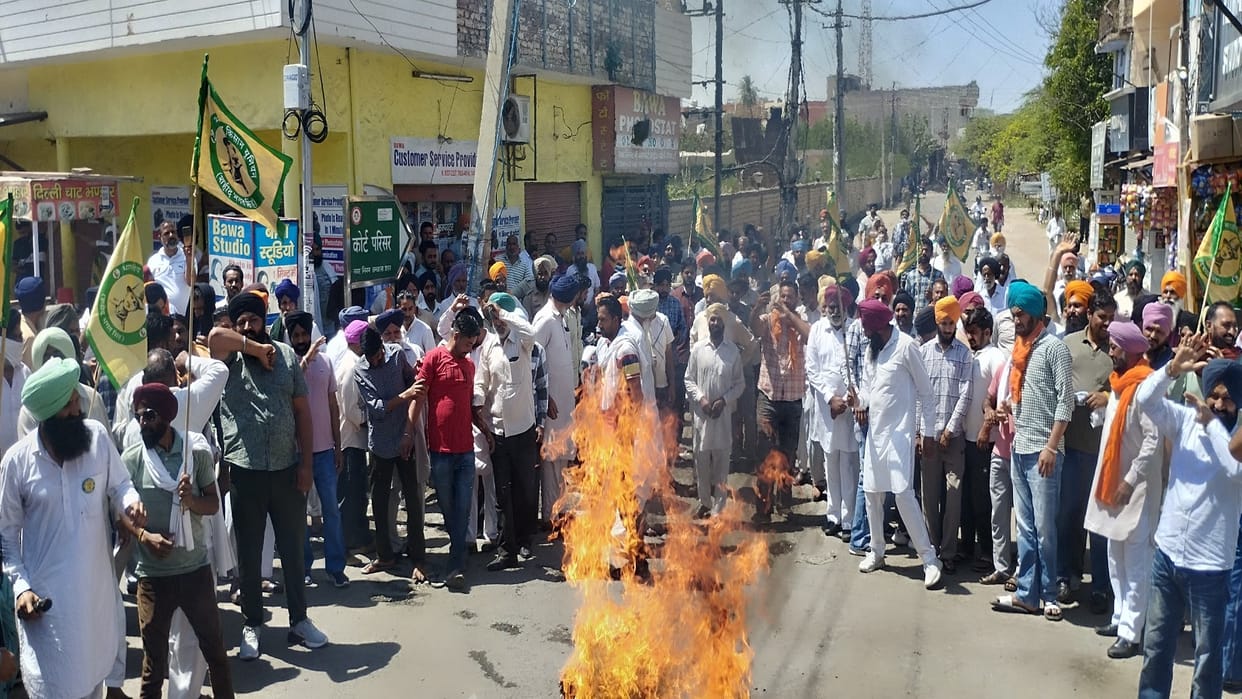 funeral procession was taken out in Ambala for release of young farmers, Government effigy burnt