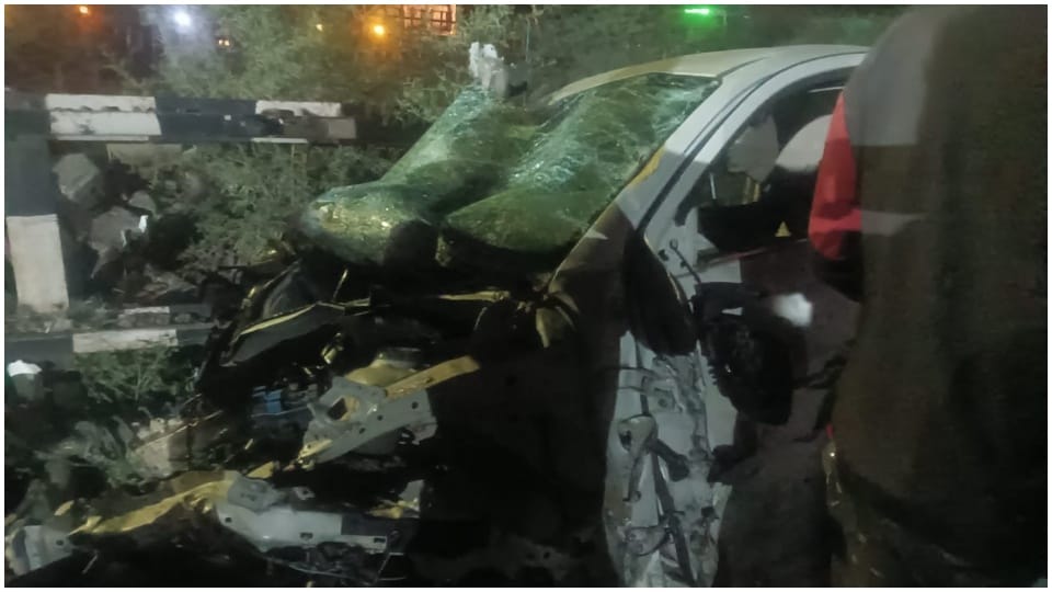 Car collides with passenger train while crossing railway crossing Incident at Belia gate in Anuppur
