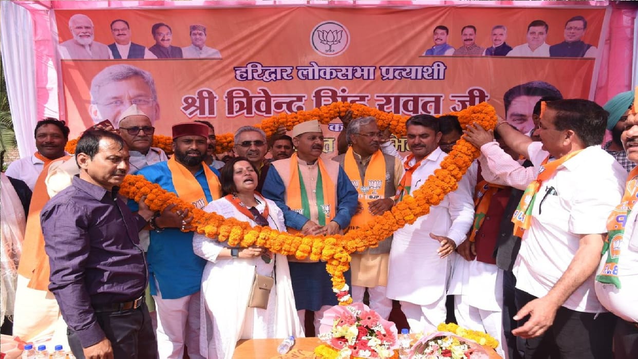Former Minister of State and Congress leader SP Singh joins BJP along with supporters
