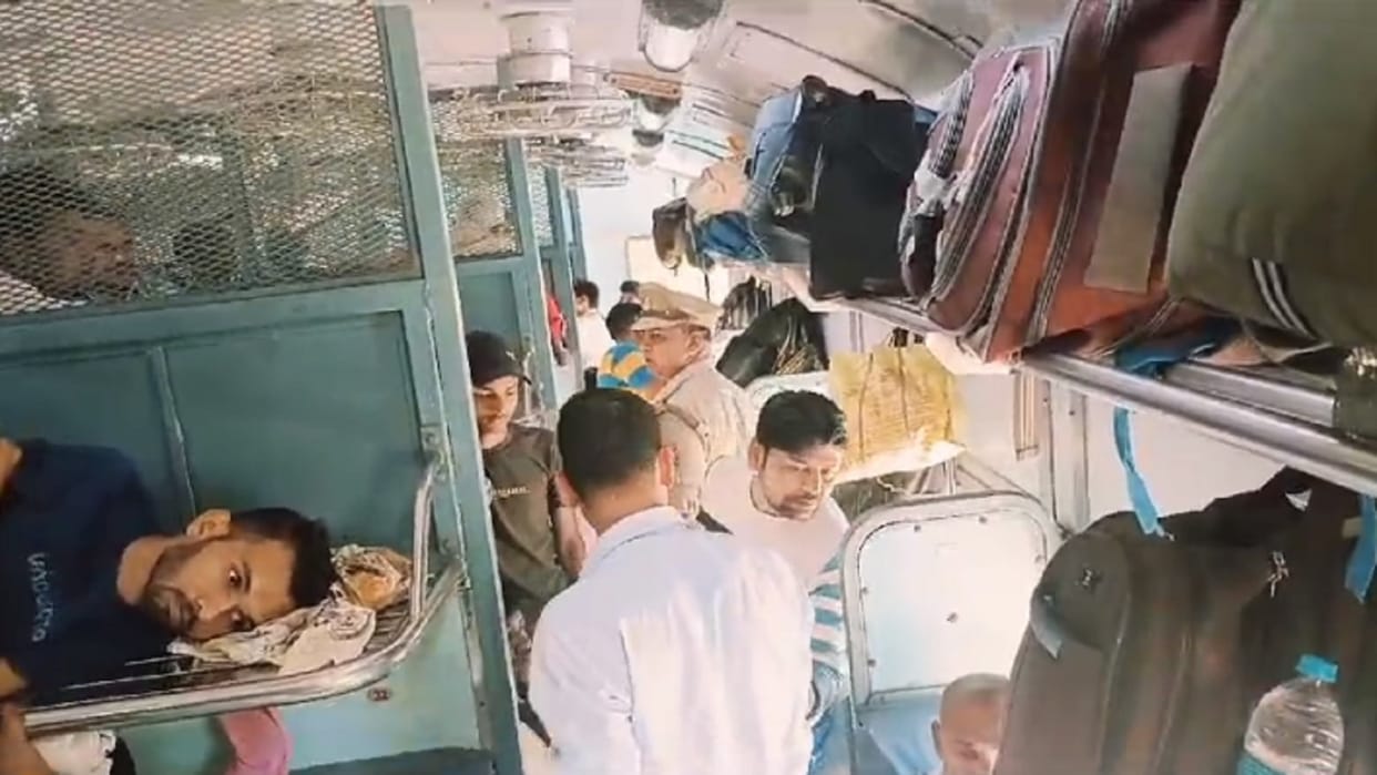 UP: Information about bomb in Barauni-Gwalior Express created panic, entire train searched at Barabanki statio