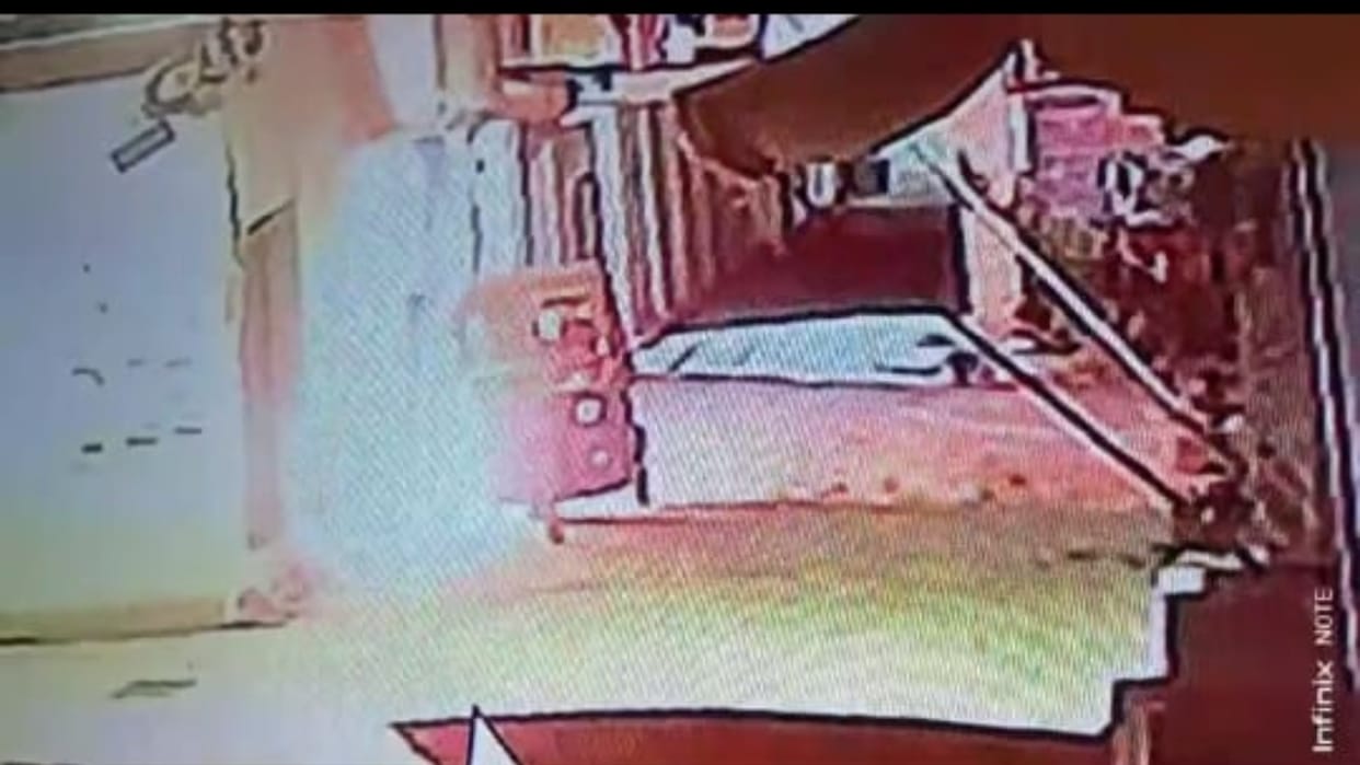 Auto driver pours petrol on BJP leader shop and sets it on fire in Bareilly