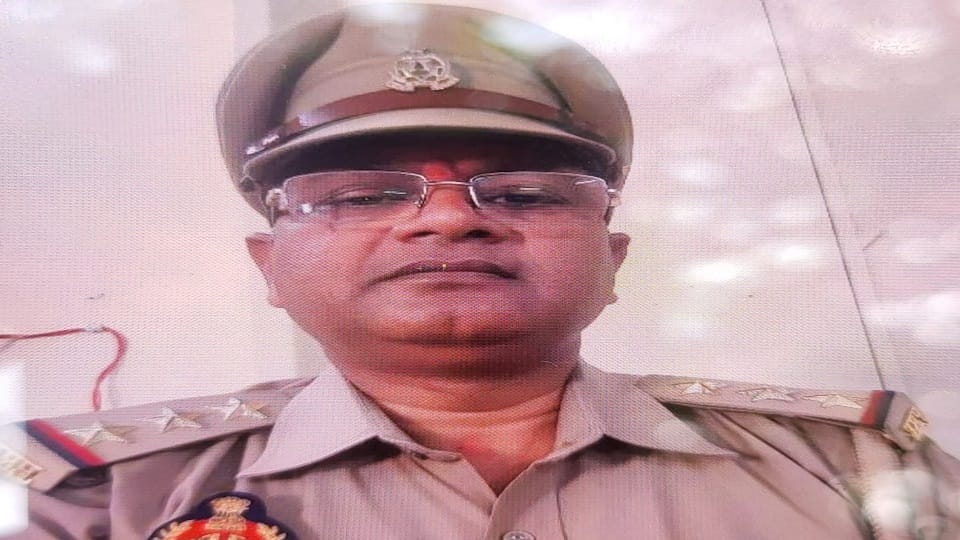 up police Inspector was asking for liquor bottles from the head representative audio went viral