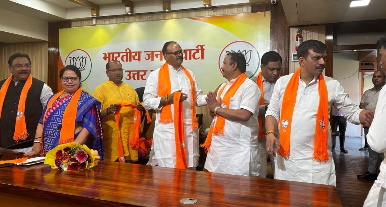Hardoi Politic, Sandi Municipality President held the lotus flower, discussions were going on for a few days