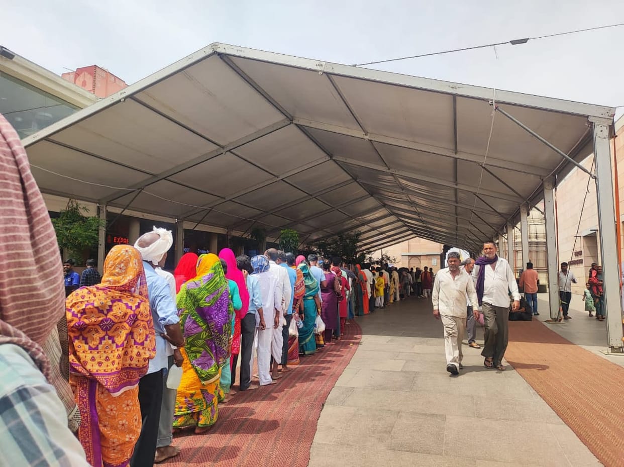 Kashi Vishwanath Temple German hanger mats and ORS arranged for devotees