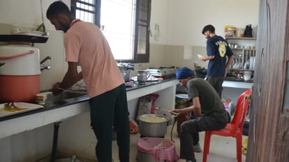 Lok Sabha elections: election strategy being made over sips of tea