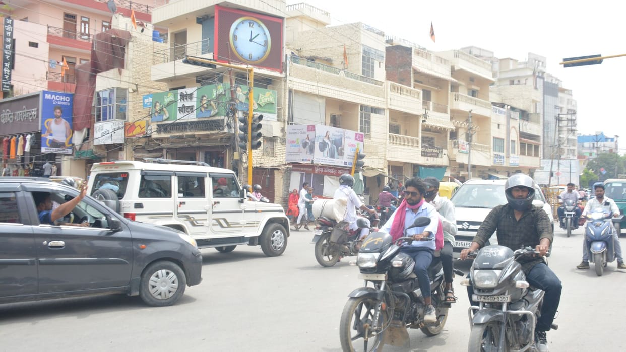 Manduwadih intersection U-turn system ends after 27 hours people struggle with Traffic jam