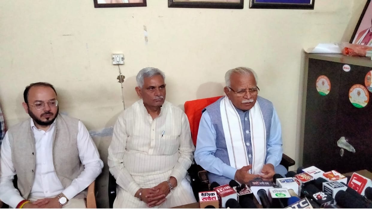 Former Haryana CM Manohar takes jibe at opposition, Congress scared of contesting elections