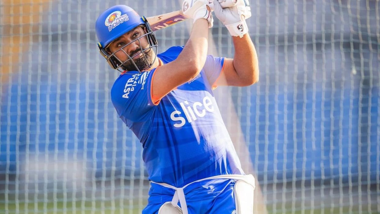 IPL : Mumbai Indians batter Rohit Sharma gets standing ovation from Wankhede crowd after got out against LSG