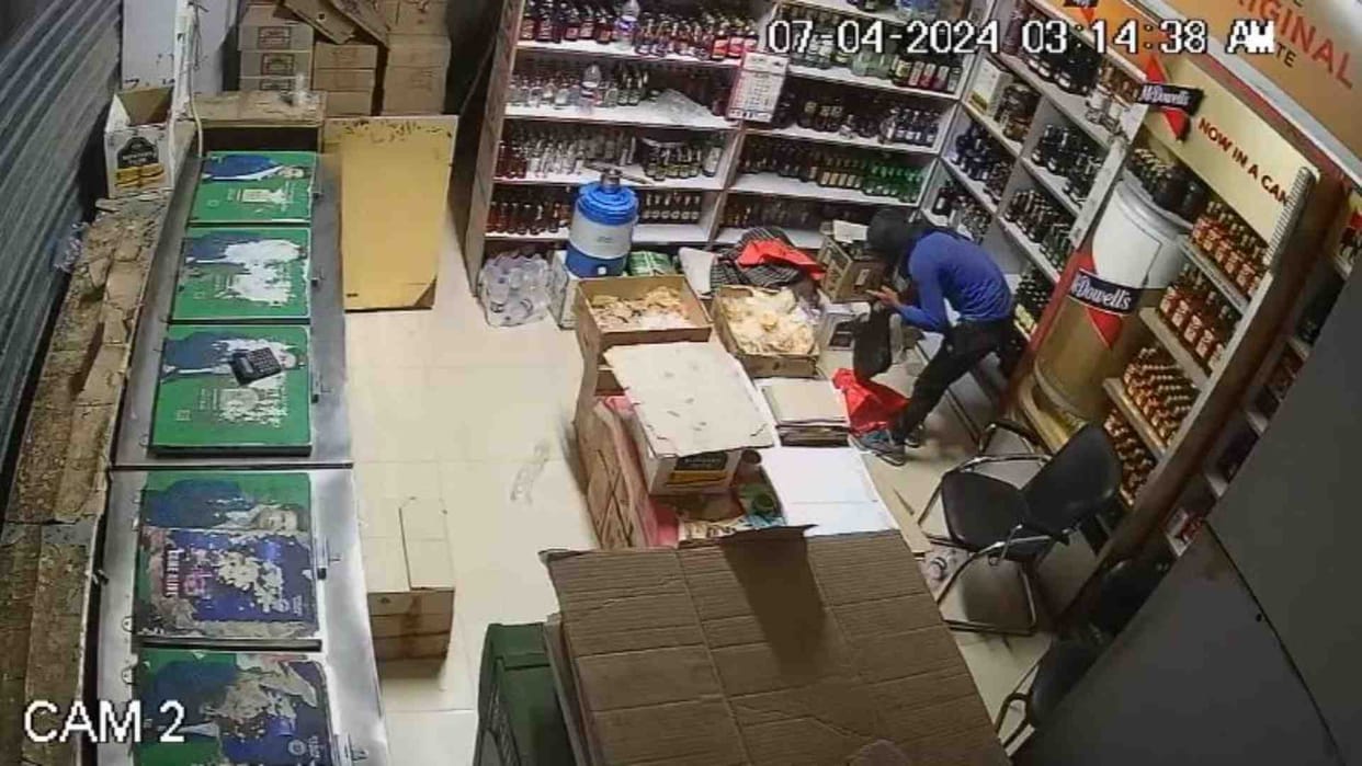 Jodhpur News: Thieves took away money from liquor shop and a car parked outside the house.