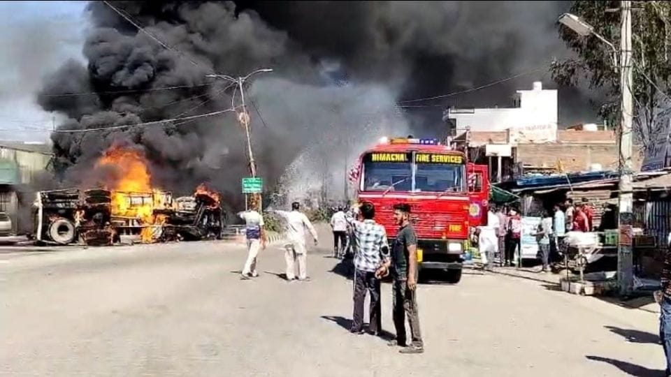 One dead and six injured in fire in oil tanker in Tahliwal