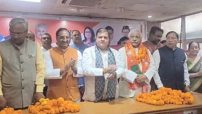 Uttarakhand Politics: चुनाव से पहले कांग्रेस को झटका, भाजपा में शामिल हुए स्टार प्रचारक दिनेश अग्रवाल Uttarakhand Politics News Congress leader Dinesh Agarwal joins BJP Before election