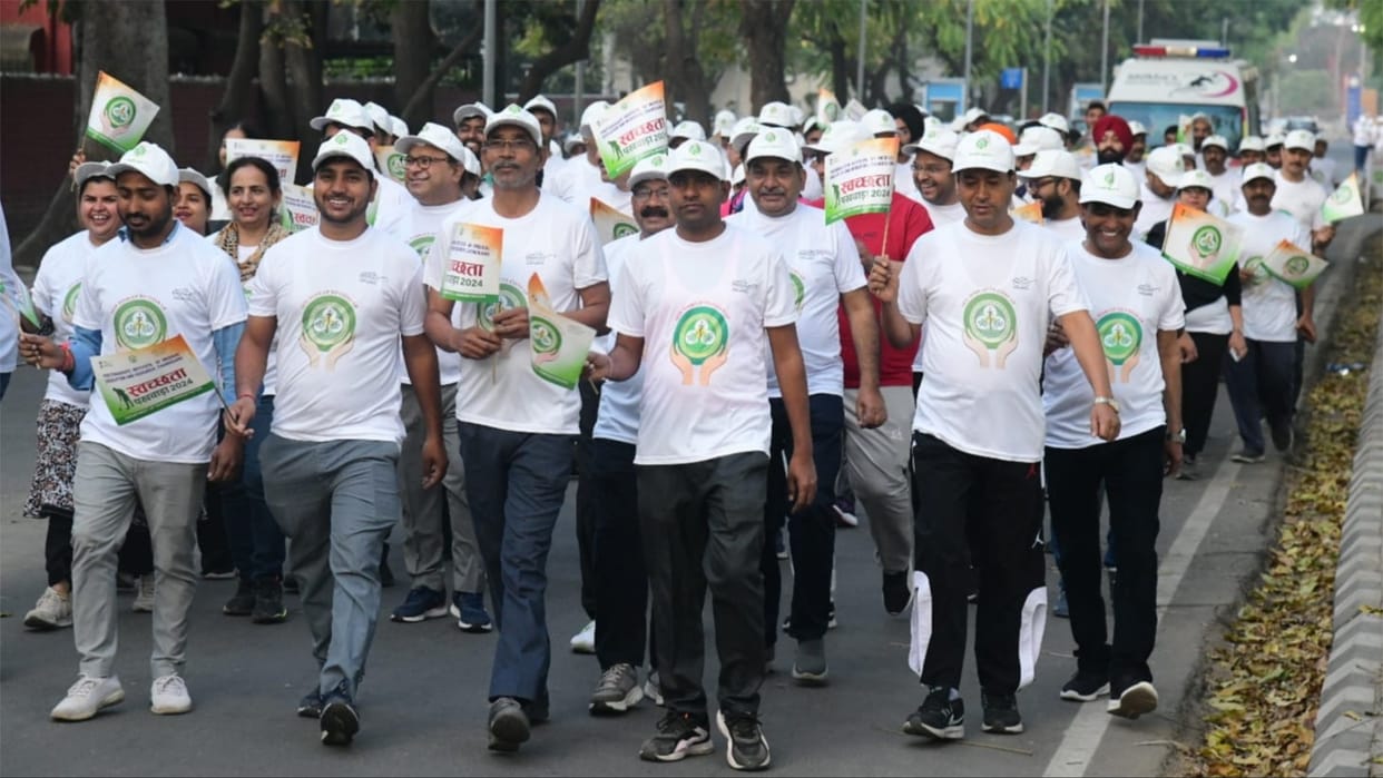 Chandigarh: PGI doctors and employees spread the message of cleanliness
