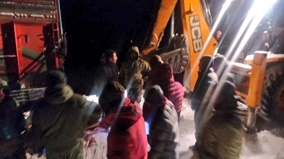 Army saved the lives of 80 people trapped in snowfall