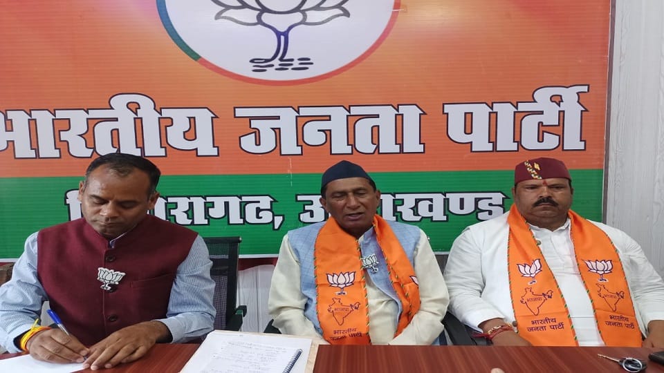 Bishan Singh Chuphal enumerated the achievements of the government in pithoragarh