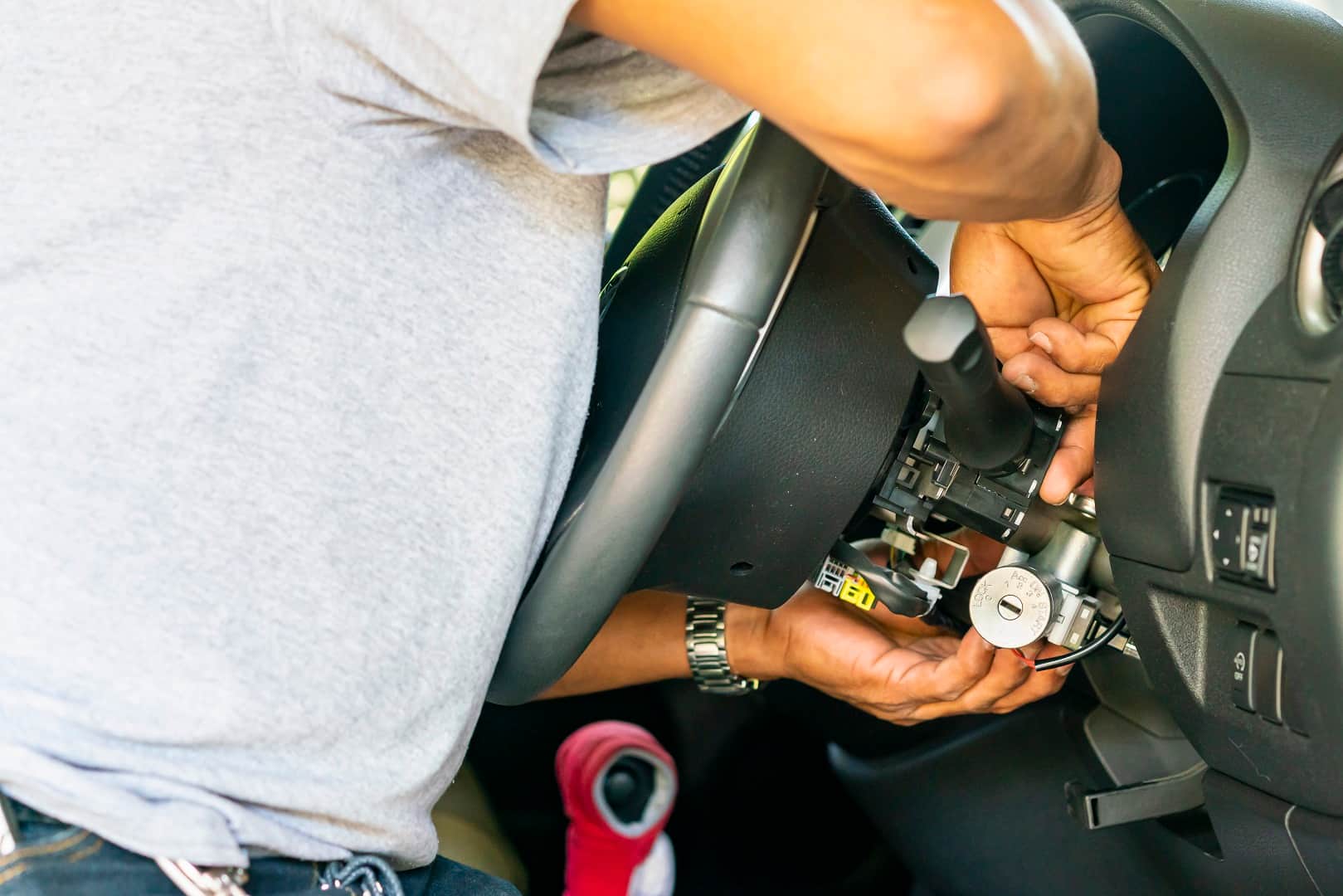 how to protect car from theft car theft safety devices car theft protection car theft prevention tips