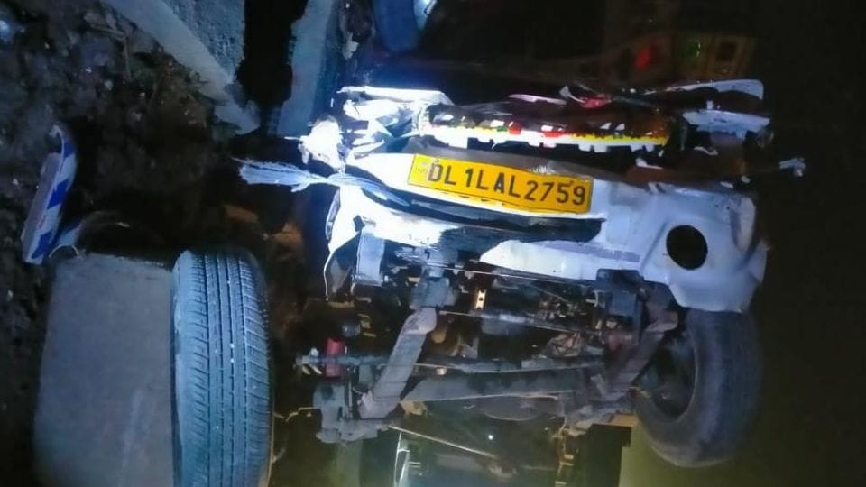child died in a pickup accident that overturned after hitting a divider in Amroha