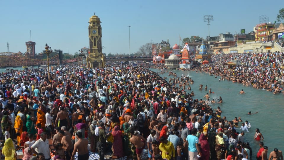 Somvati Amavasya 2024 Huge Crowd 45 lakh Devotees gathered for ganga Snan Traffic Jam Photos