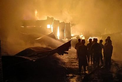 Haridwar News Massive fire breaks out in six scrap warehouse people scared