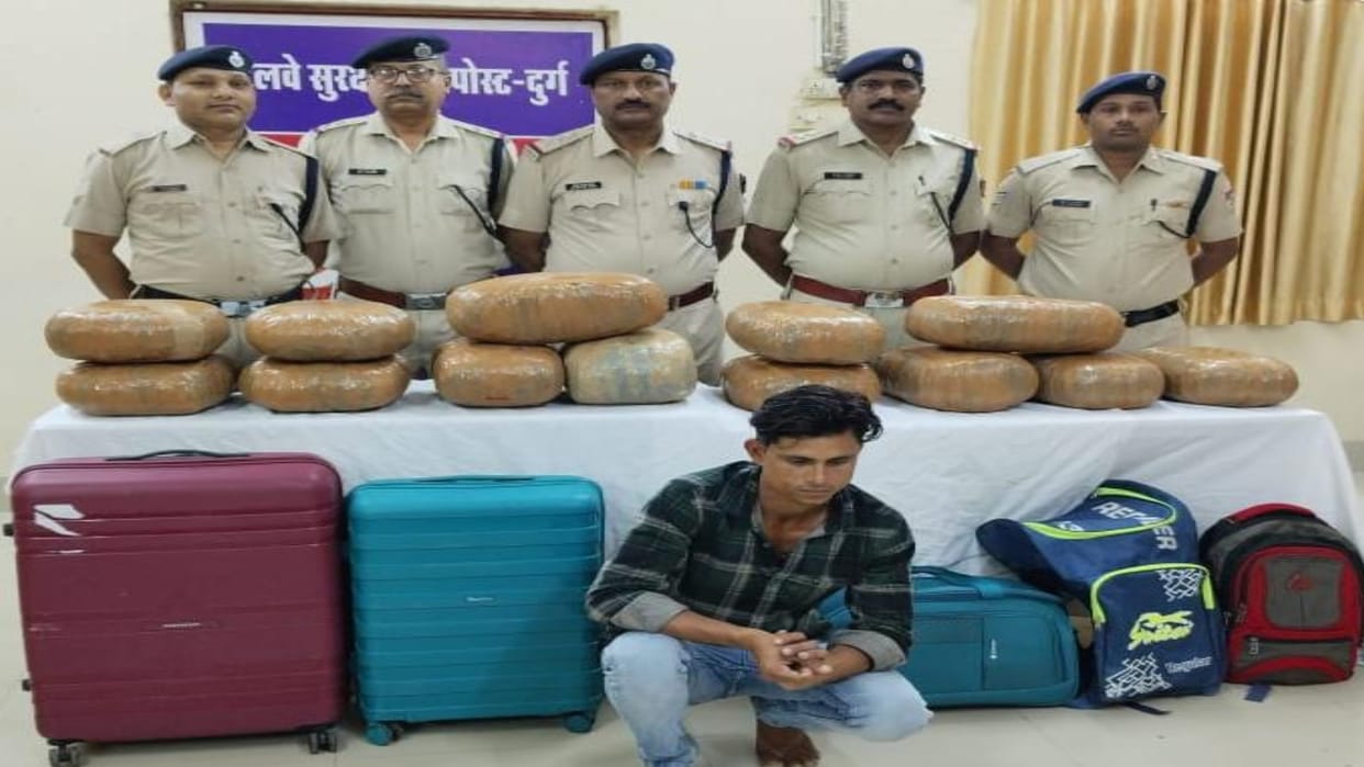 Raipur Crime: Traveling with 68 kg ganja in AC bogie: Interstate smuggler was caught in Chhattisgarh