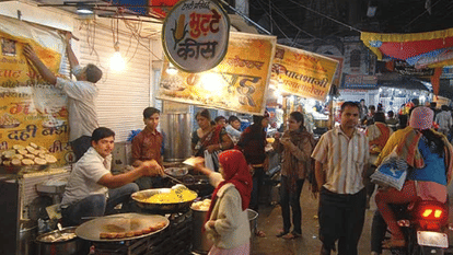 Indore News IMC orders removal of unauthorized shops from Sarafa bazar Chaupati