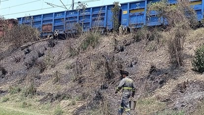 massive fire broke out the field 14 bigha crops burnt in chandauli