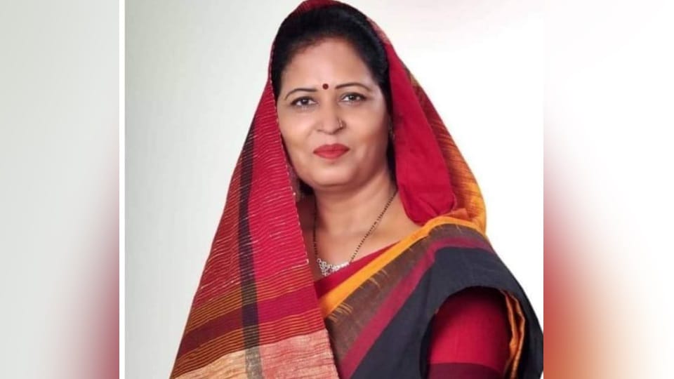 Narnaul Municipal Council Chairperson Kamlesh Saini quits JJP