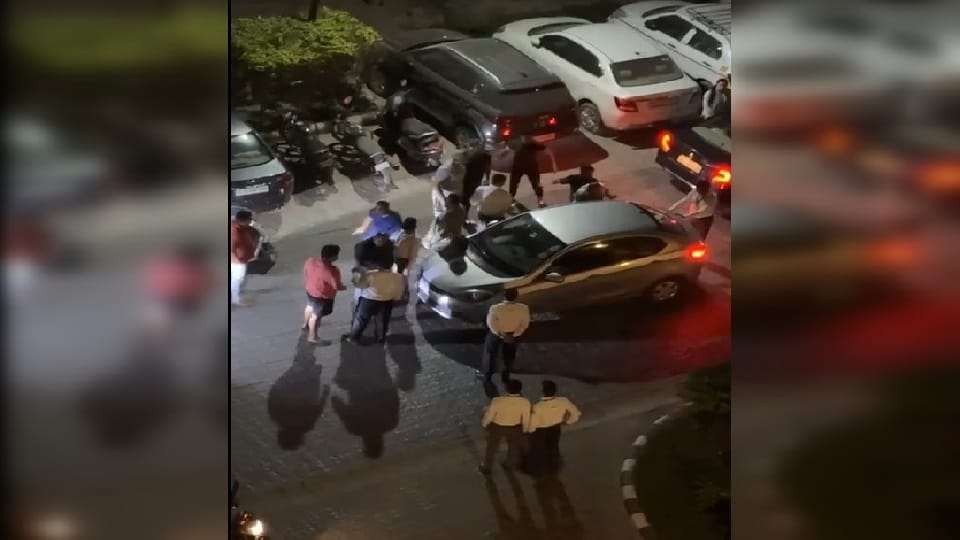 Two brothers beaten for not lowering car headlights