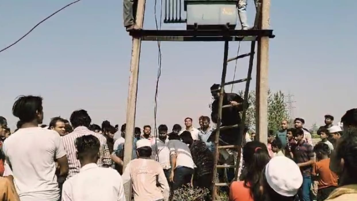 Meerut man dies due to high voltage electrocution after climbing on transformer