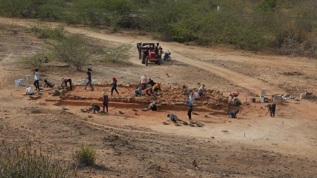 gujarat kutch grave necropolis leads to unearth five thousand years old harappan settlement