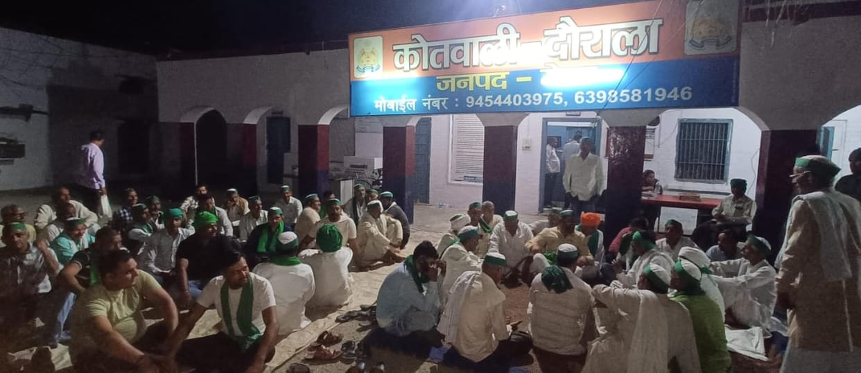 BKU workers have protest in police station after police not action of complaint of victim woman
