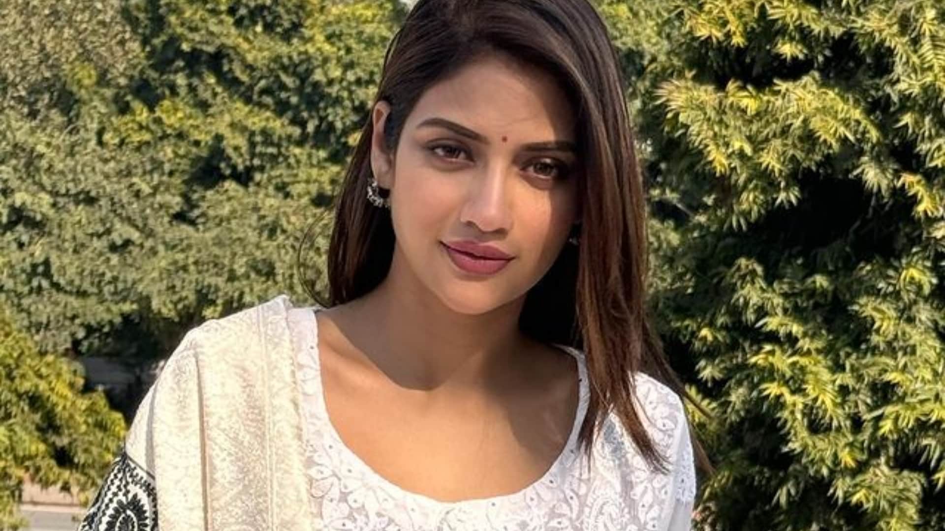 sara ali khan shahrukh khan hina khan nusrat jahan also celebrate Chaitra Navratri worship Maa Durga