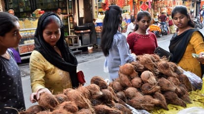 Temples Moradabad decorated on Chaitra Navratri, crowd markets to buy worship materials