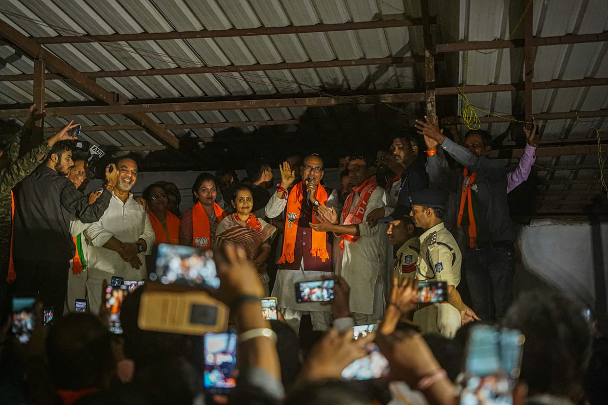 MP News: Former CM Shivraj said - If Congress's fuel runs out, then where will the fuel for Rahul's helicopter