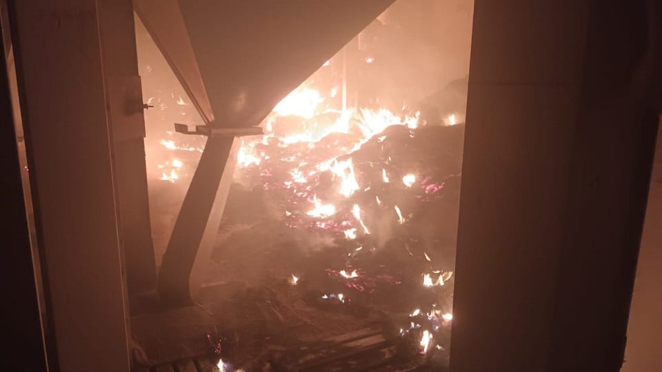 Fire broke out in rice mill fire brigade personnel controlled it after eight hours of hard work in Durg
