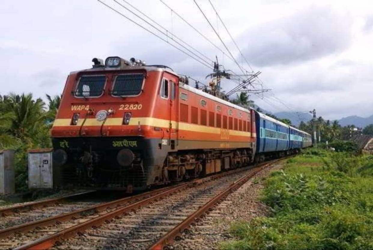 Sri Ganganagar: Laborer dies after being hit by train, young man was sitting near a culvert