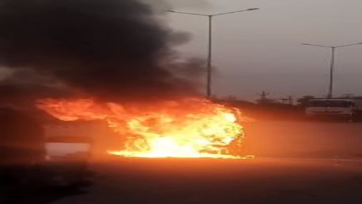Kota News: Accident occurred at Mandana Toll near Kota, moving car became a ball of fire