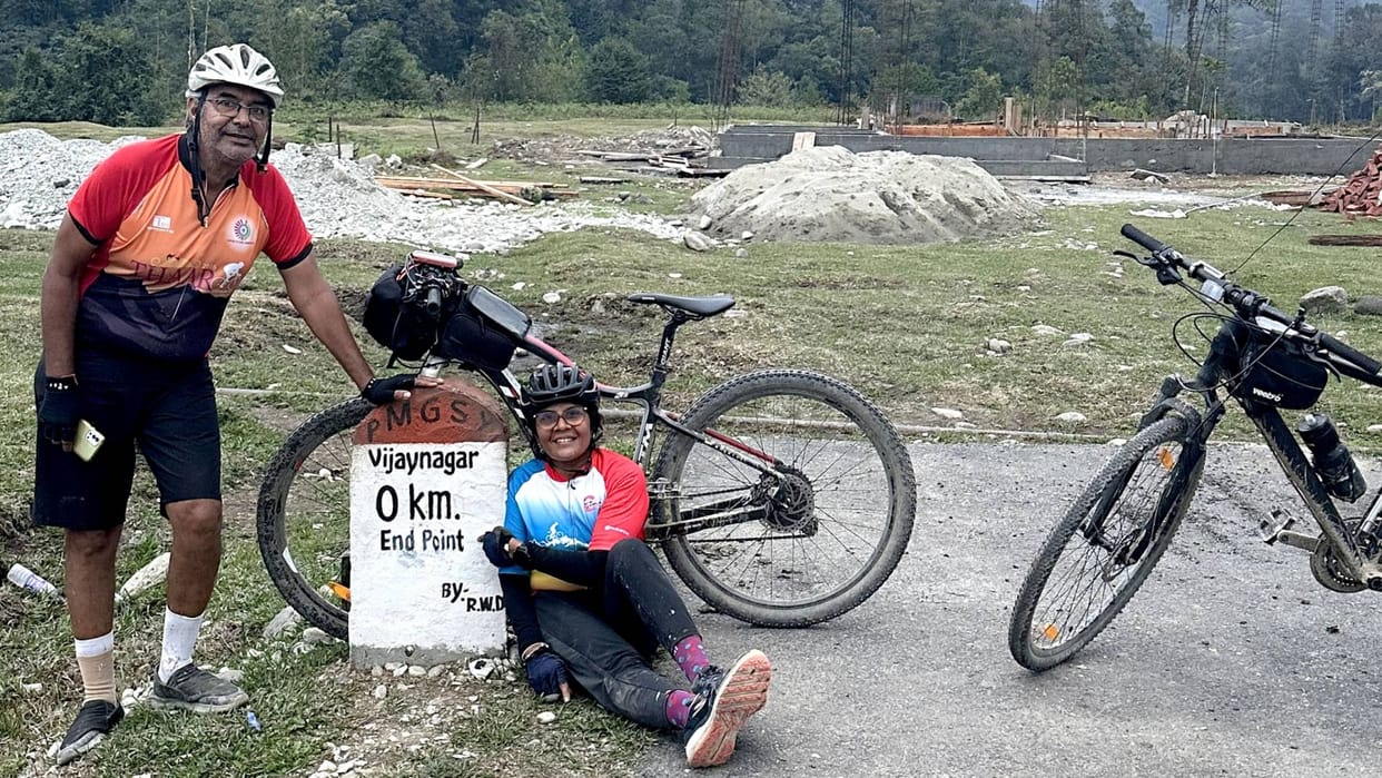 Rajasthan Cycled 125 KM where it difficult walk 58 year old Renu traveled 340 KM with Pradyuman