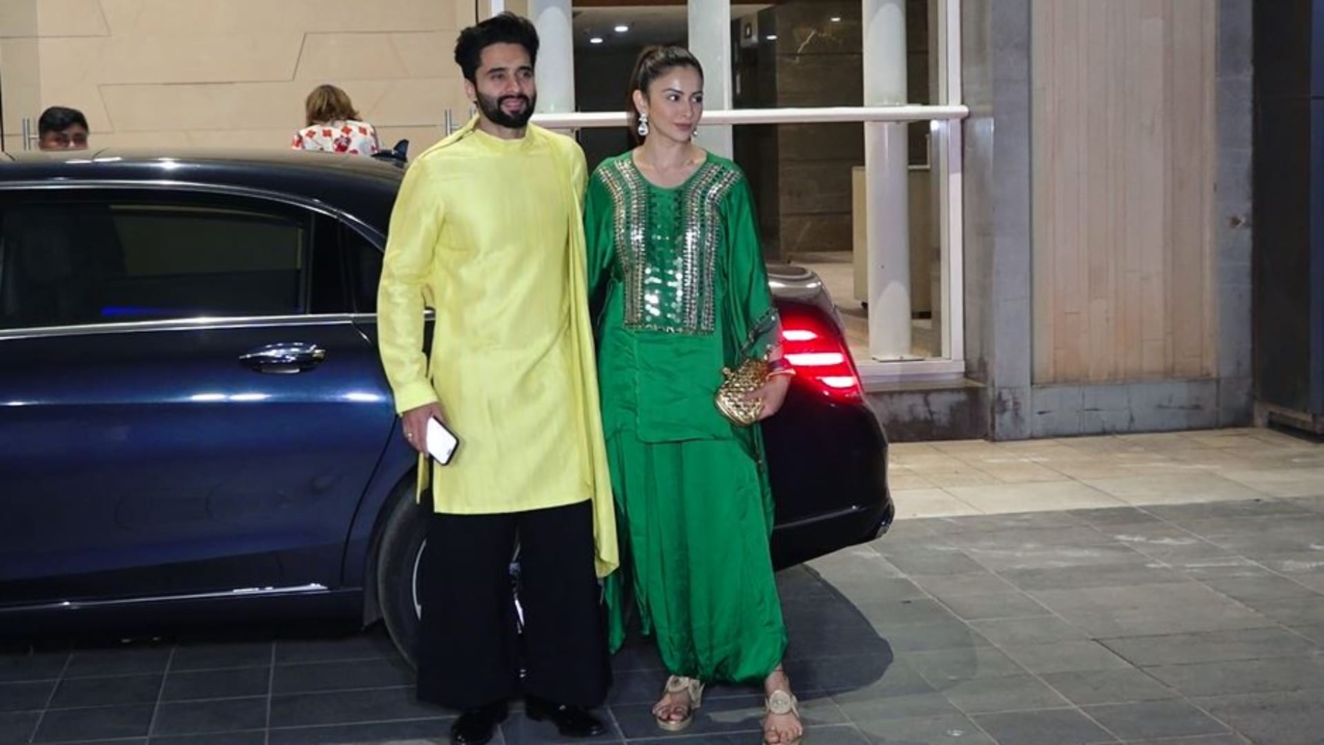 Kareena Kapoor Khan Ayushmann Khurrana Sonu Sood and other stars Celebrate Avani Lekhara Gold at Paralympics