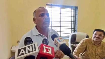 रिश्वत लेने का आरोपी प्राचार्य।