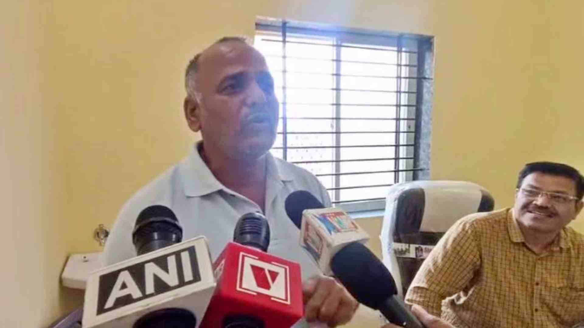 रिश्वत लेने का आरोपी प्राचार्य।