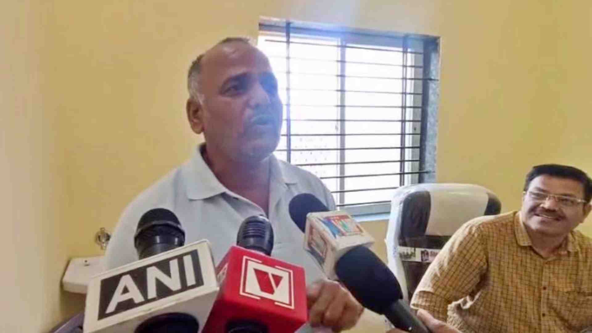 रिश्वत लेने का आरोपी प्राचार्य।