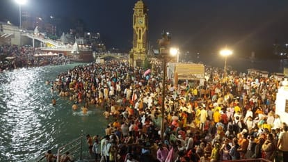 Somvati Amavasya 2024 snan today devotees crowd gathered to take bath in Ganga in Haridwar Watch Photos