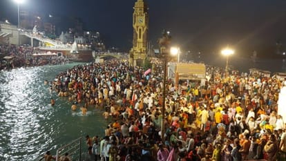 Somvati Amavasya 2024 snan today devotees crowd gathered to take bath in Ganga in Haridwar Watch Photos