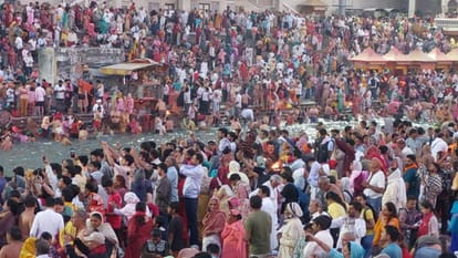 Somvati Amavasya 2024 snan today devotees crowd gathered to take bath in Ganga in Haridwar Watch Photos